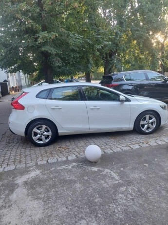 volvo-v40-2014g-big-1